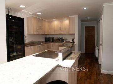 Exclusiva propiedad en excelente condominio