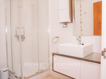 Exclusiva propiedad en excelente condominio