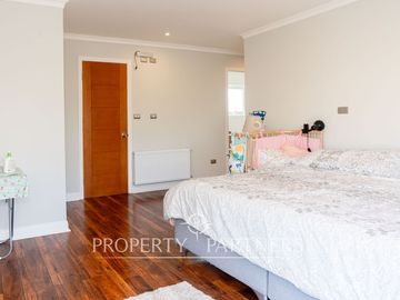 Exclusiva propiedad en excelente condominio