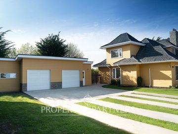 Exclusiva propiedad en excelente condominio