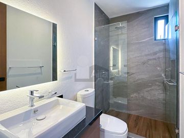Casa en venta en metepec con diseño moderno y  jardín interno