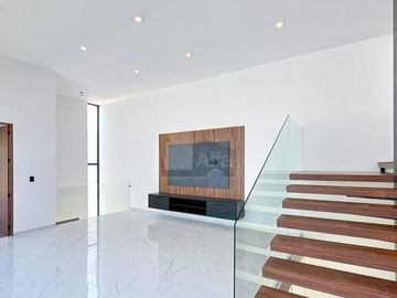 Casa en venta en metepec con diseño moderno y  jardín interno