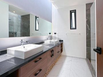 Casa en venta en metepec con diseño moderno y  jardín interno