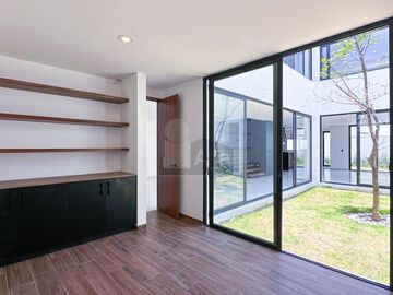 Casa en venta en metepec con diseño moderno y  jardín interno