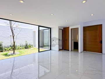 Casa en venta en metepec con diseño moderno y  jardín interno