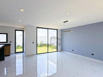 Casa en venta en metepec con diseño moderno y  jardín interno
