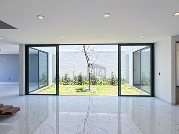 Casa en venta en metepec con diseño moderno y  jardín interno
