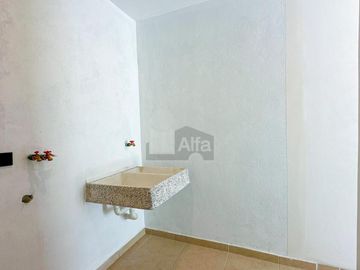 Casa en venta en metepec con diseño moderno y  jardín interno