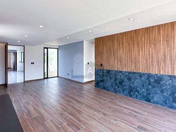 Casa en venta en metepec con diseño moderno y  jardín interno