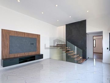 Casa en venta en metepec con diseño moderno y  jardín interno