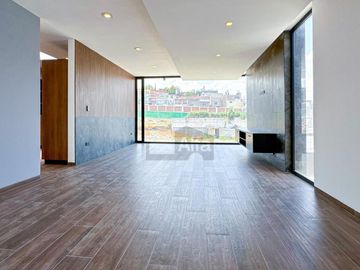 Casa en venta en metepec con diseño moderno y  jardín interno