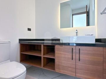 Casa en venta en metepec con diseño moderno y  jardín interno
