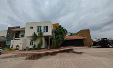 Casa en Venta en Fracc. Hacienda Santa Fe, LEON, GTO. a un lado de la Universidad Iberoamericana