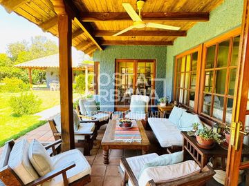 Hermosa casa con gran terreno en Limache