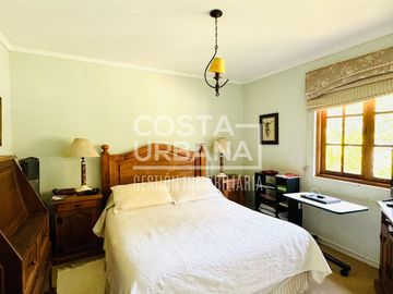 Hermosa casa con gran terreno en Limache