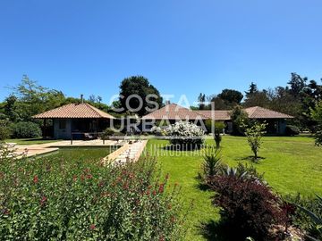 Hermosa casa con gran terreno en Limache