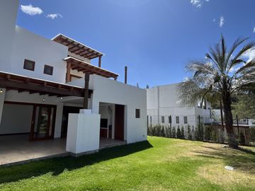 VENDO ESPECTACULAR CASA CON PISCINA DE 4 HABITACIONES