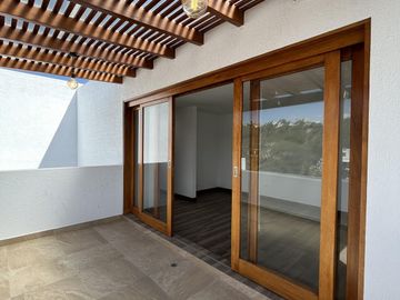 VENDO ESPECTACULAR CASA CON PISCINA DE 4 HABITACIONES
