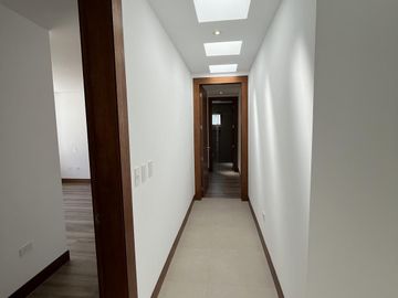 VENDO ESPECTACULAR CASA CON PISCINA DE 4 HABITACIONES