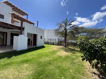 VENDO ESPECTACULAR CASA CON PISCINA DE 4 HABITACIONES