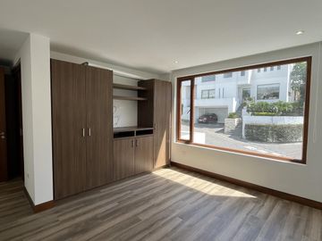 VENDO ESPECTACULAR CASA CON PISCINA DE 4 HABITACIONES