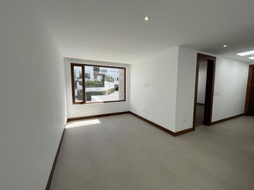 VENDO ESPECTACULAR CASA CON PISCINA DE 4 HABITACIONES