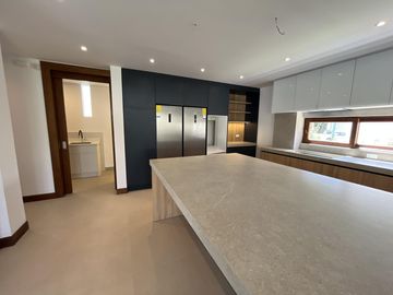 VENDO ESPECTACULAR CASA CON PISCINA DE 4 HABITACIONES
