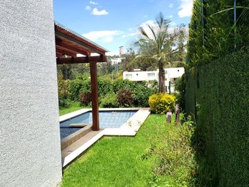 VENDO ESPECTACULAR CASA CON PISCINA DE 4 HABITACIONES