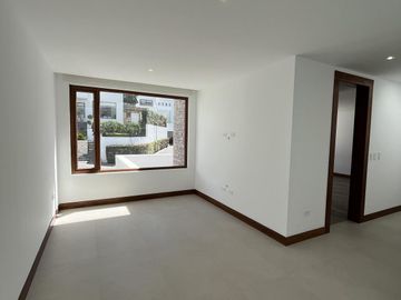VENDO ESPECTACULAR CASA CON PISCINA DE 4 HABITACIONES