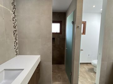 VENDO ESPECTACULAR CASA CON PISCINA DE 4 HABITACIONES