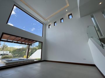 VENDO ESPECTACULAR CASA CON PISCINA DE 4 HABITACIONES