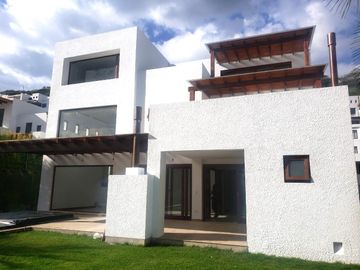 VENDO ESPECTACULAR CASA CON PISCINA DE 4 HABITACIONES