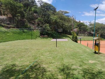 VENDO ESPECTACULAR CASA CON PISCINA DE 4 HABITACIONES