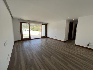 VENDO ESPECTACULAR CASA CON PISCINA DE 4 HABITACIONES