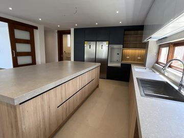 VENDO ESPECTACULAR CASA CON PISCINA DE 4 HABITACIONES