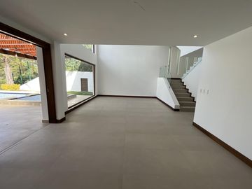 VENDO ESPECTACULAR CASA CON PISCINA DE 4 HABITACIONES