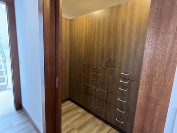 VENDO ESPECTACULAR CASA CON PISCINA DE 4 HABITACIONES