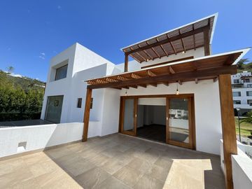 VENDO ESPECTACULAR CASA CON PISCINA DE 4 HABITACIONES