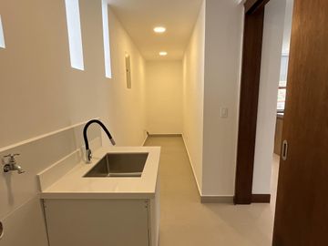 VENDO ESPECTACULAR CASA CON PISCINA DE 4 HABITACIONES