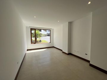 VENDO ESPECTACULAR CASA CON PISCINA DE 4 HABITACIONES