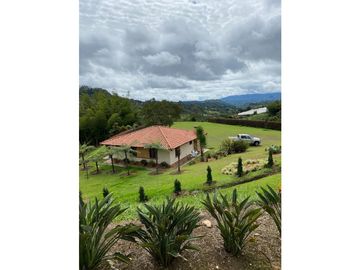 VENTA FINCA MARINILLA VIA EL PEÑOL, ANTIOQUIA, COLOMBIA