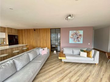 VENDO APARTAMENTO REMODELADO EN EL POBLADO
