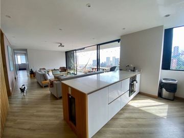 VENDO APARTAMENTO REMODELADO EN EL POBLADO