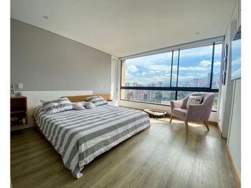 VENDO APARTAMENTO REMODELADO EN EL POBLADO