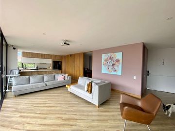 VENDO APARTAMENTO REMODELADO EN EL POBLADO