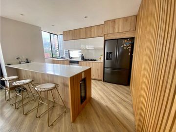 VENDO APARTAMENTO REMODELADO EN EL POBLADO
