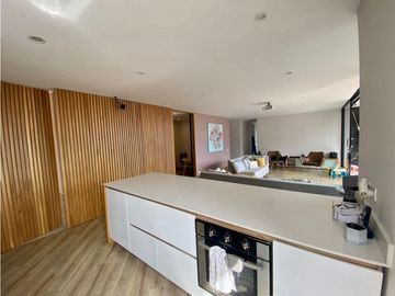 VENDO APARTAMENTO REMODELADO EN EL POBLADO