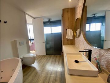 VENDO APARTAMENTO REMODELADO EN EL POBLADO