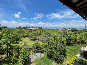 SE VENDE CASA CAMPESTRE EN CONJUNTO EN MONTENEGRO