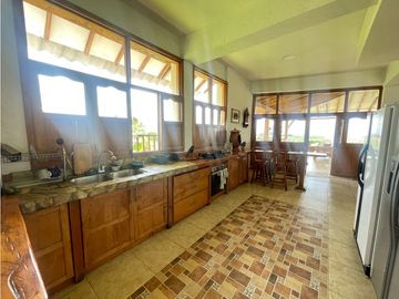 SE VENDE CASA CAMPESTRE EN CONJUNTO EN MONTENEGRO